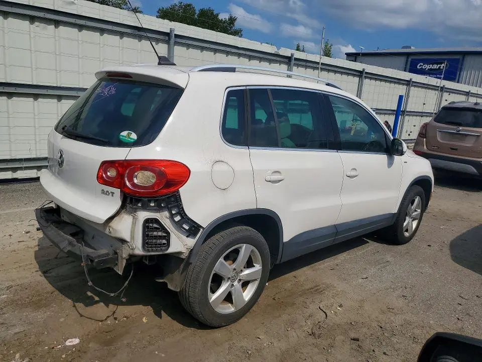 2010 VOLKSWAGEN TIGUAN S  