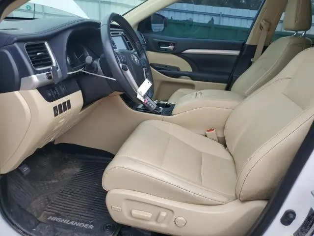 2019 TOYOTA HIGHLANDER SE  