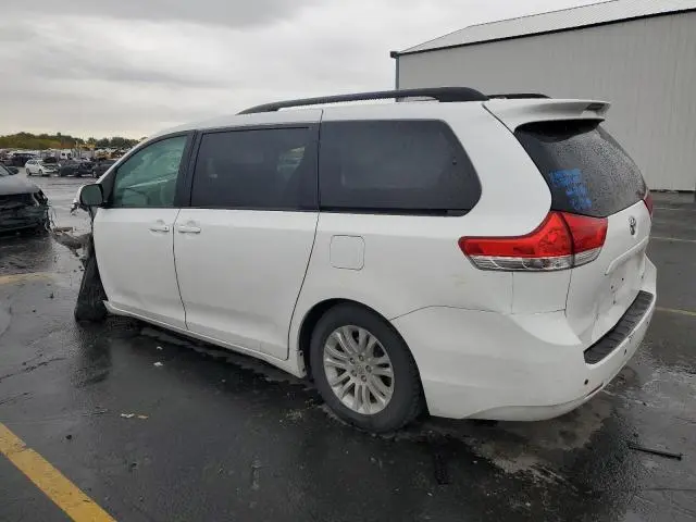 2014 TOYOTA SIENNA XLE  