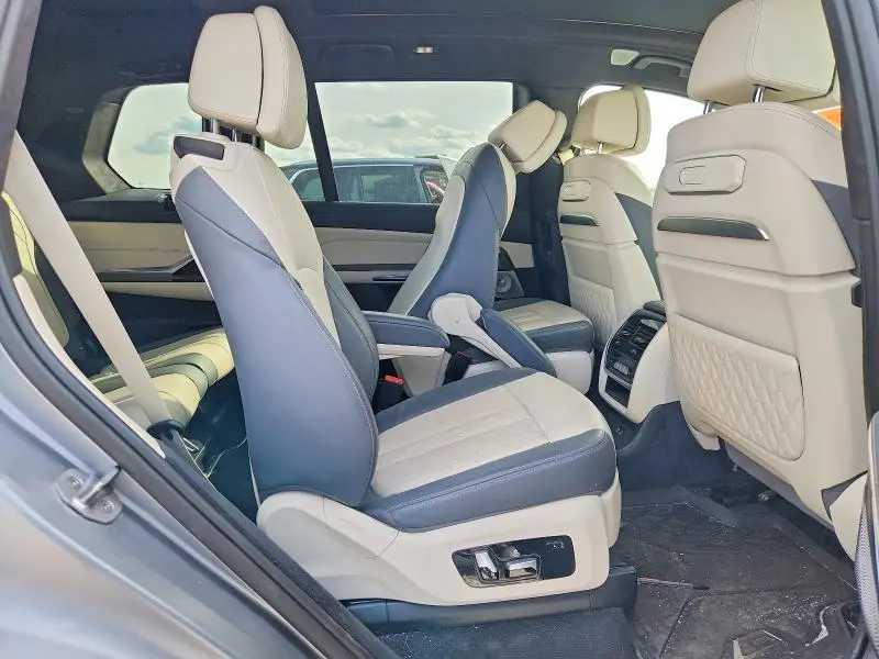 2025 BMW X7 M60I  