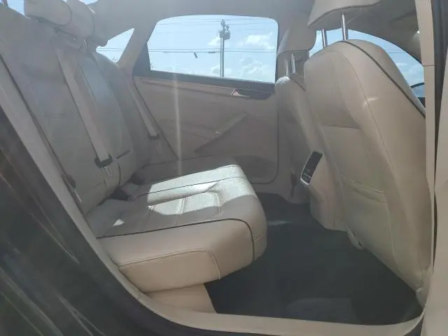 2016 VOLKSWAGEN PASSAT SE  
