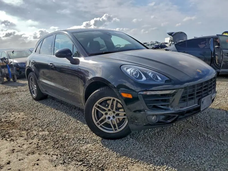 2018 PORSCHE MACAN   