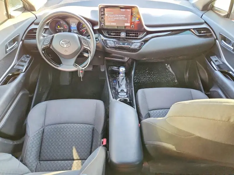 2021 TOYOTA C-HR XLE  