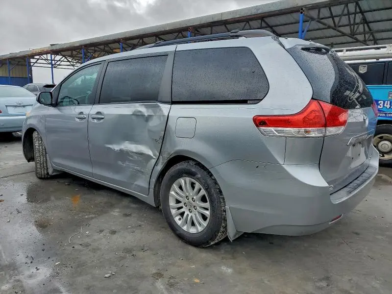 2011 TOYOTA SIENNA XLE  