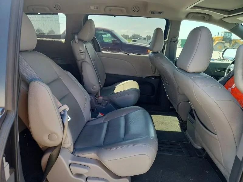 2019 TOYOTA SIENNA XLE 8-PASSENGER  