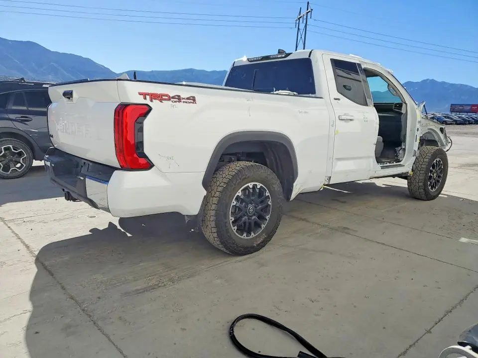2023 TOYOTA TUNDRA SR5  