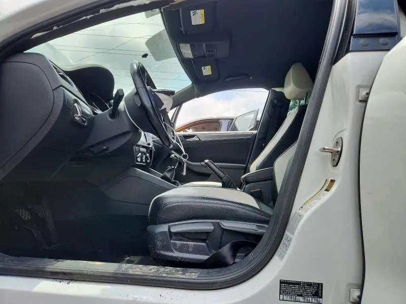 2016 VOLKSWAGEN JETTA SPORT  