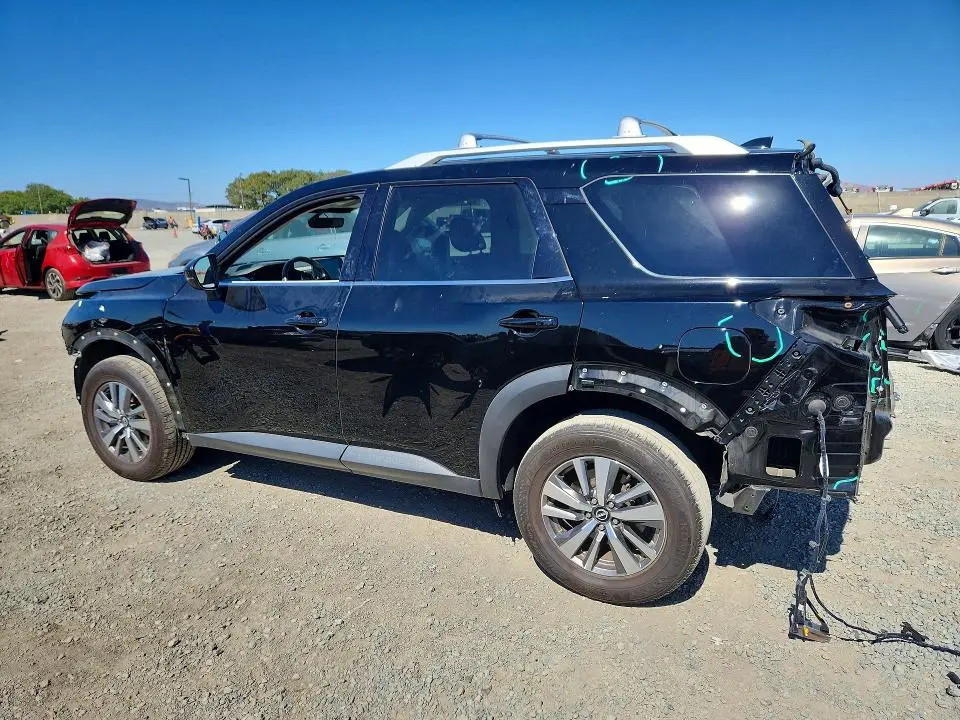 2023 NISSAN PATHFINDER SL  