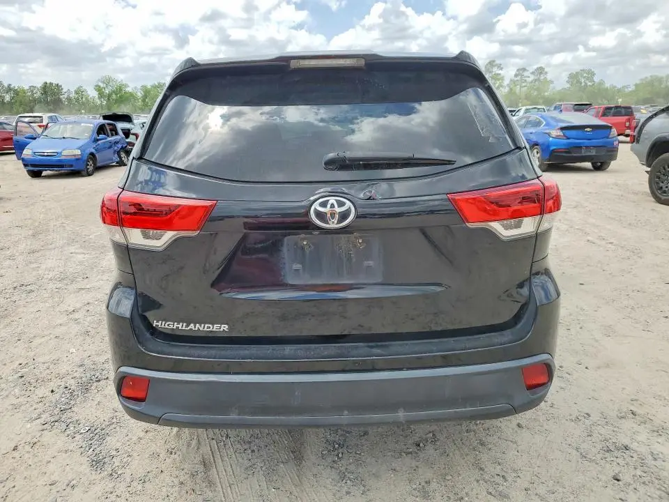 2019 TOYOTA HIGHLANDER LE  