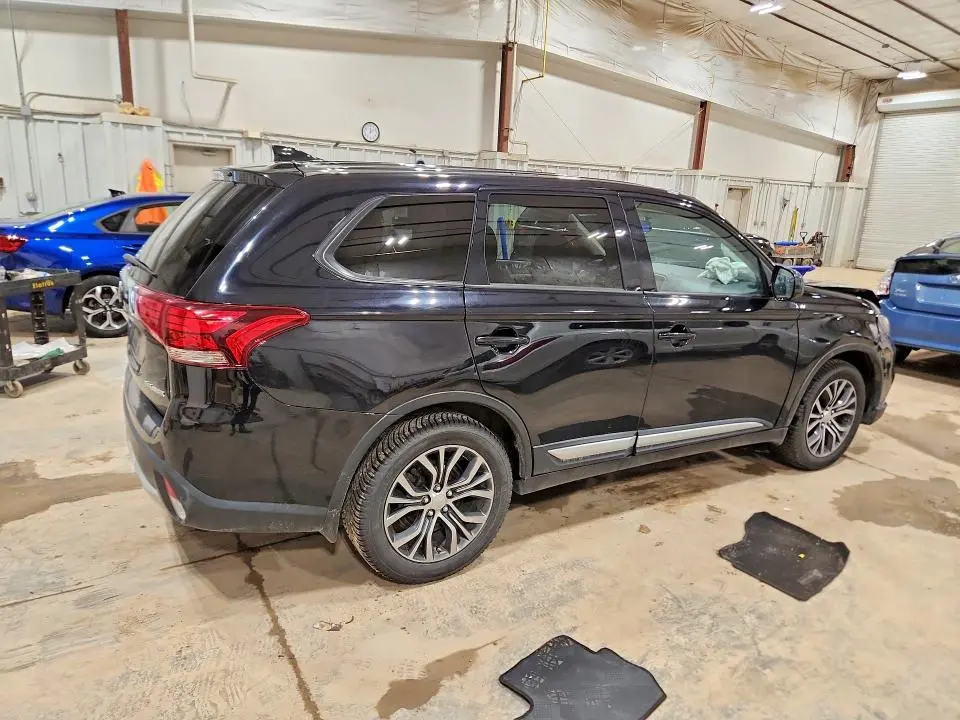 2017 MITSUBISHI OUTLANDER ES  