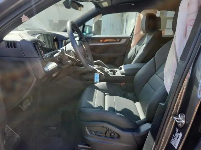 2025 PORSCHE CAYENNE   