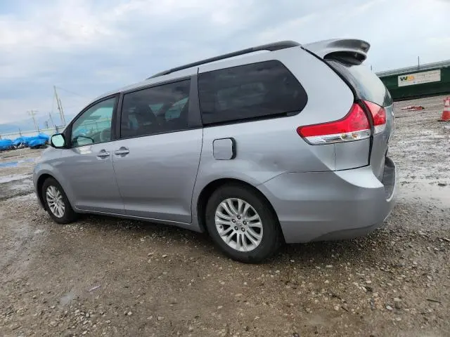 2012 TOYOTA SIENNA XLE