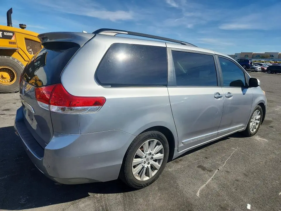 2013 TOYOTA SIENNA LIMITED 7-PASSENGER  
