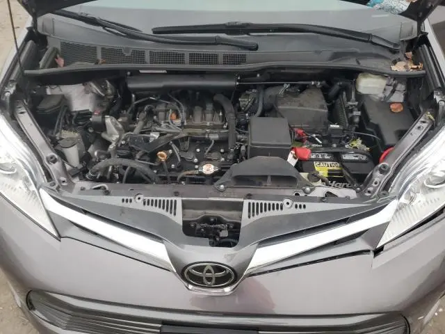 2020 TOYOTA SIENNA XLE  
