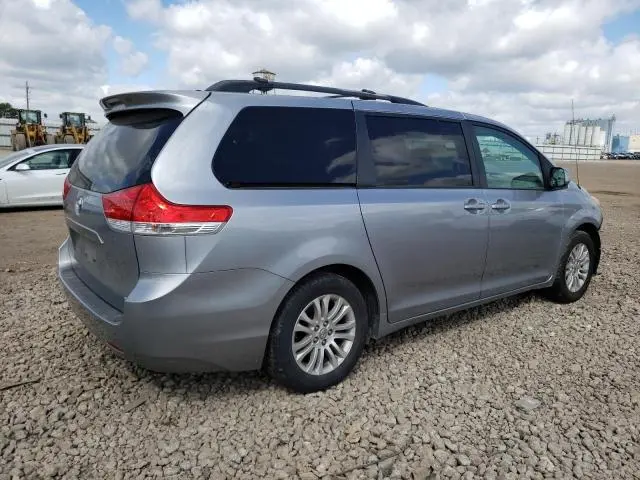 2011 TOYOTA SIENNA XLE