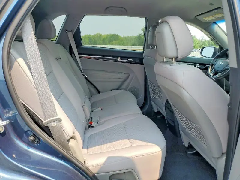2014 KIA SORENTO LX  