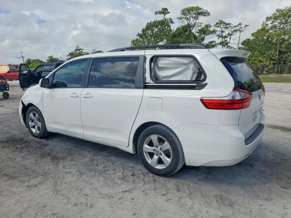 2017 TOYOTA SIENNA LE 8-PASSENGER  