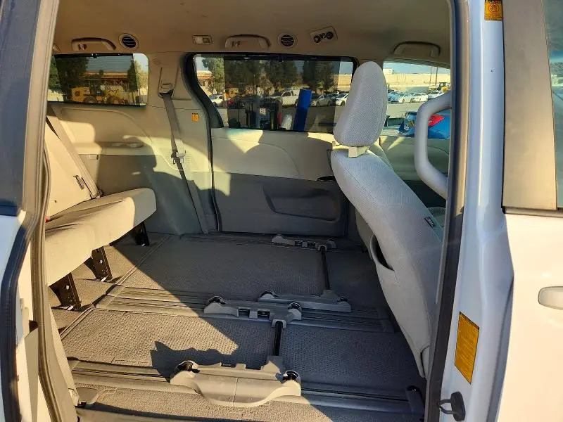 2011 TOYOTA SIENNA LE 8-PASSENGER  