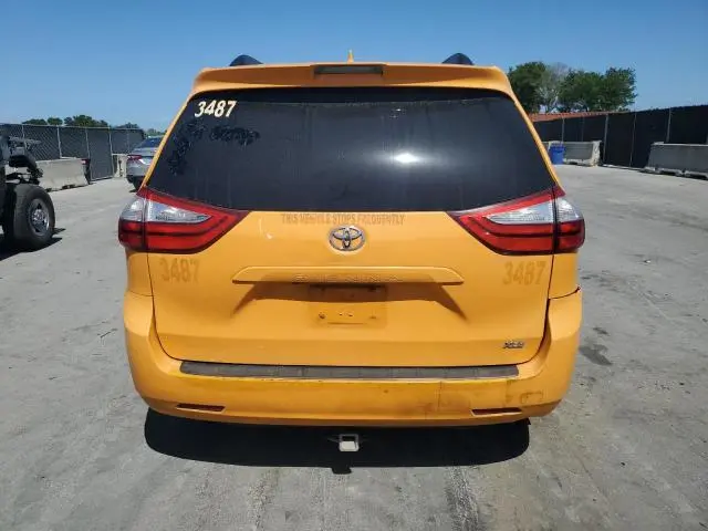 2018 TOYOTA SIENNA XLE  