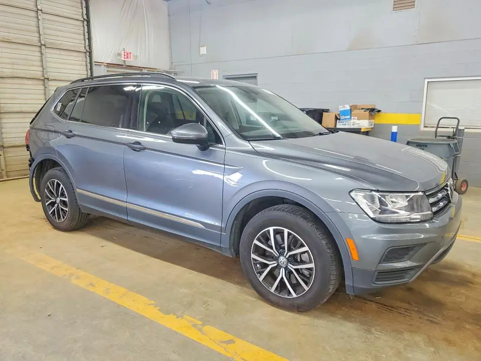 2021 VOLKSWAGEN TIGUAN SE  