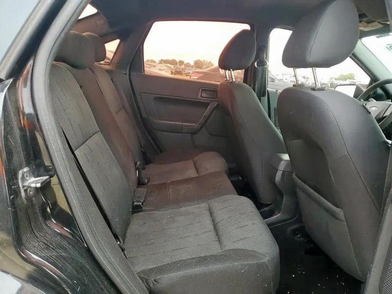 2010 FORD FOCUS SE  