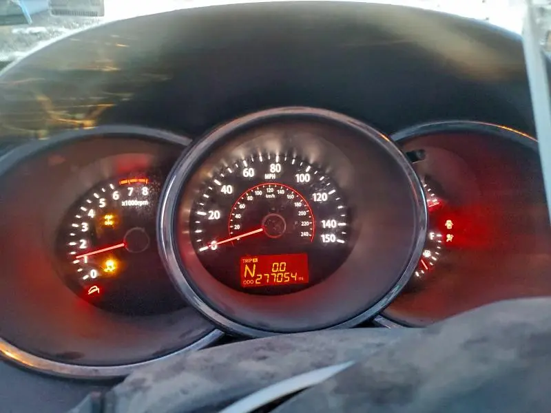 2011 KIA SORENTO BASE  