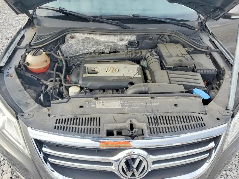 2011 VOLKSWAGEN TIGUAN S  