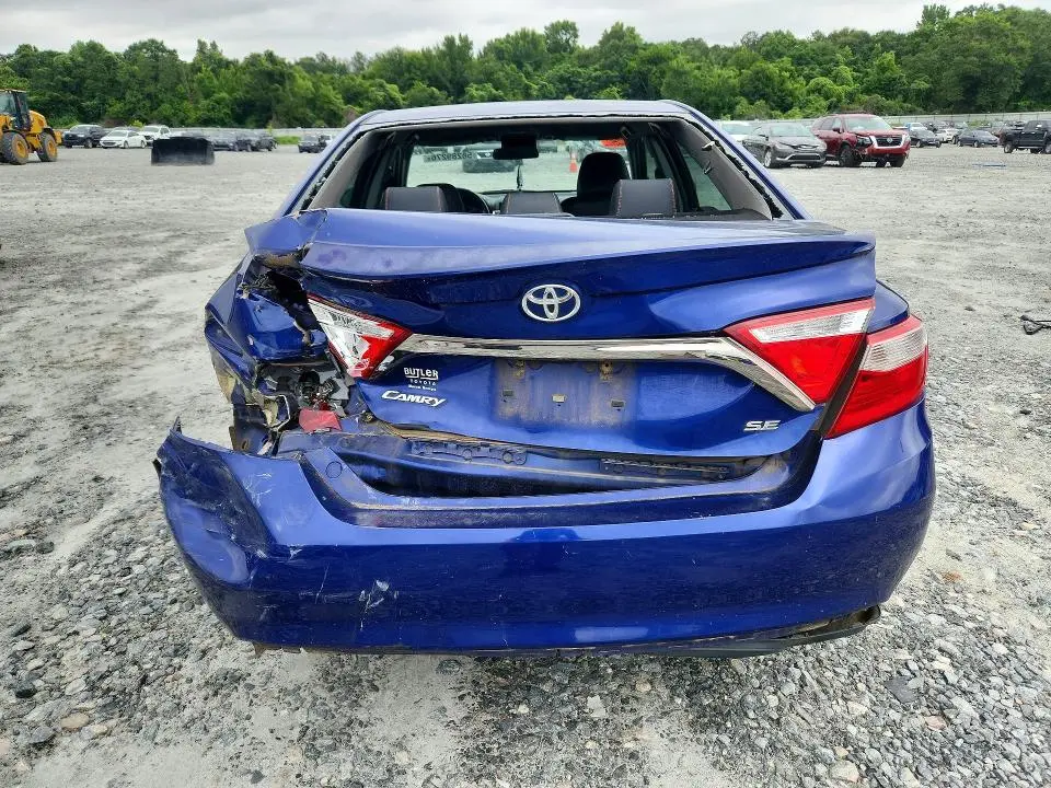 2015 TOYOTA CAMRY SE  