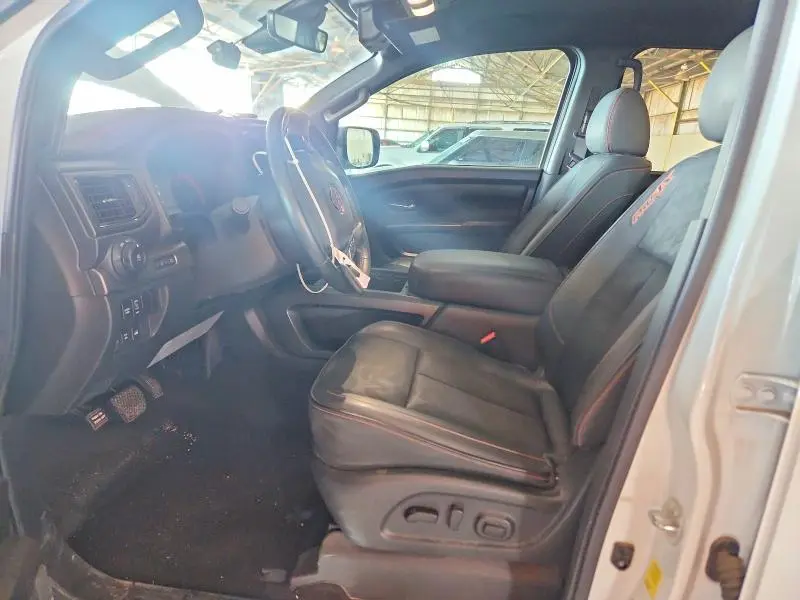2024 NISSAN TITAN PRO-4X  