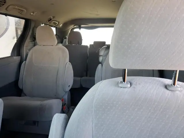 2017 TOYOTA SIENNA LE  