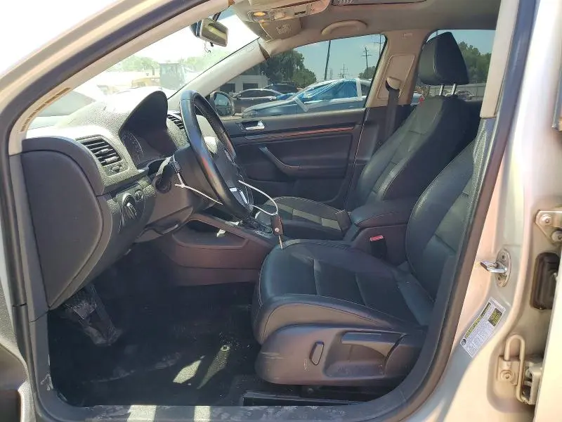 2010 VOLKSWAGEN JETTA SE  
