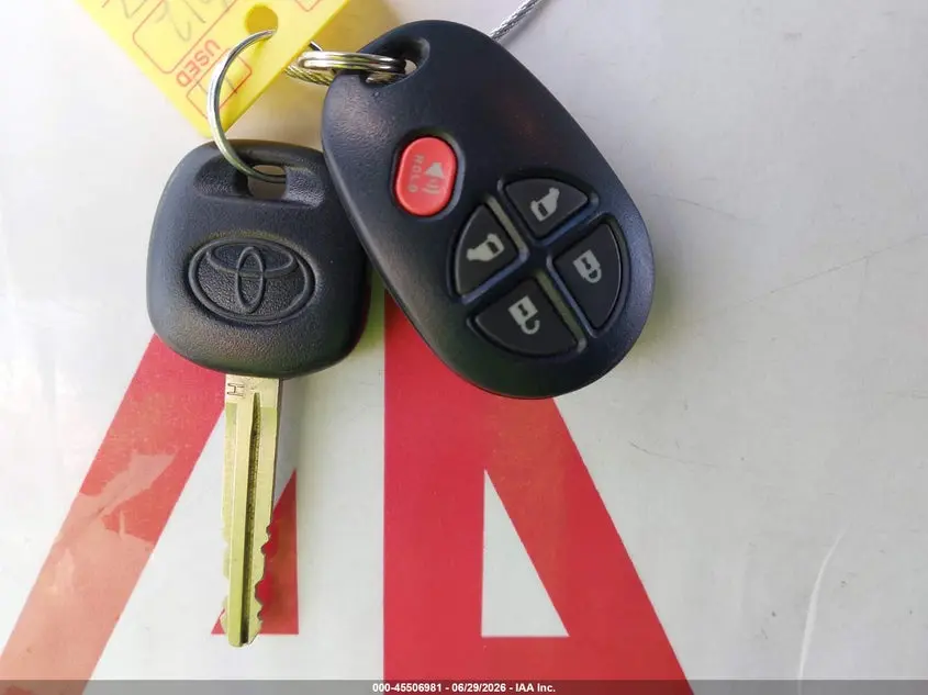 2017 TOYOTA SIENNA LE 8 PASSENGER
