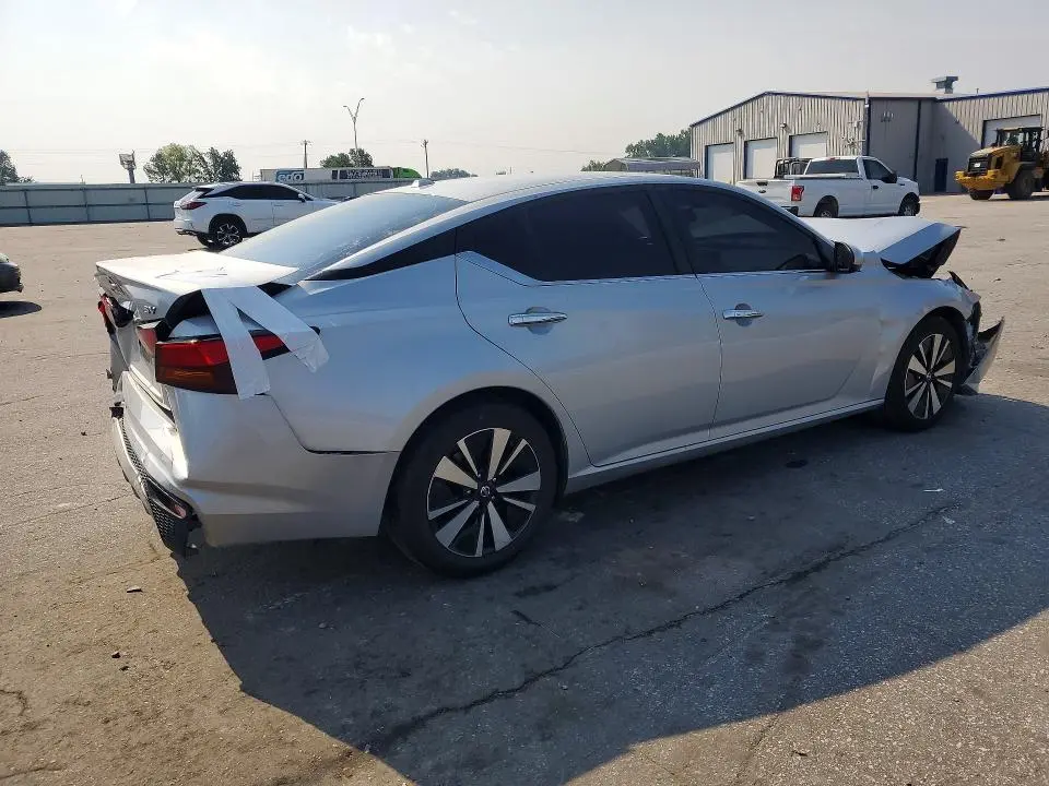 2022 NISSAN ALTIMA SV  
