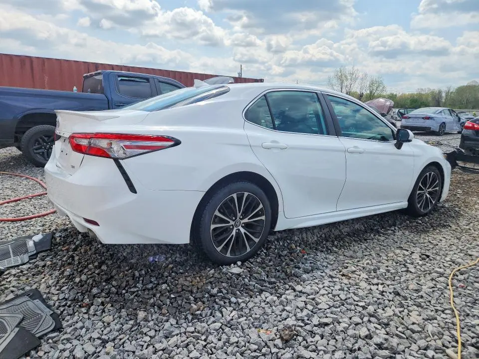 2019 TOYOTA CAMRY SE  