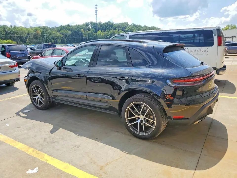 2025 PORSCHE MACAN BASE  