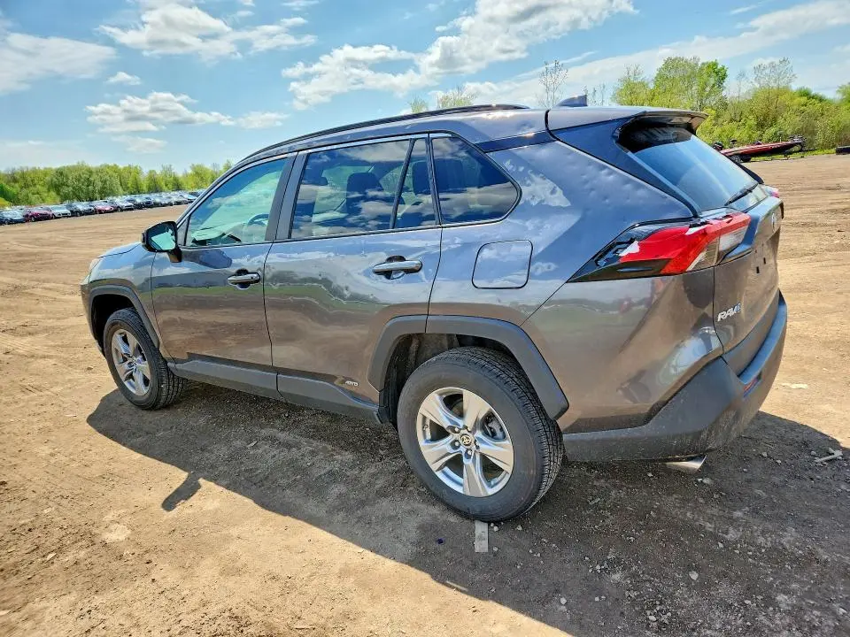 2022 TOYOTA RAV4 LE  