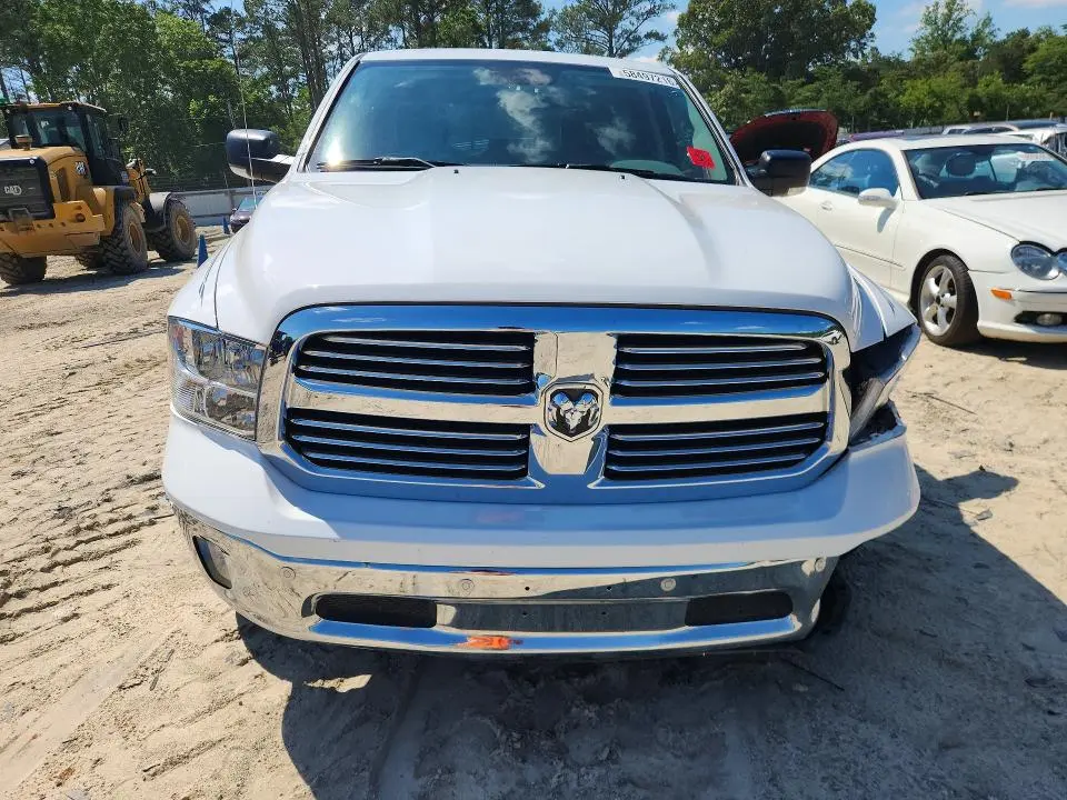 2017 RAM 1500 SLT  