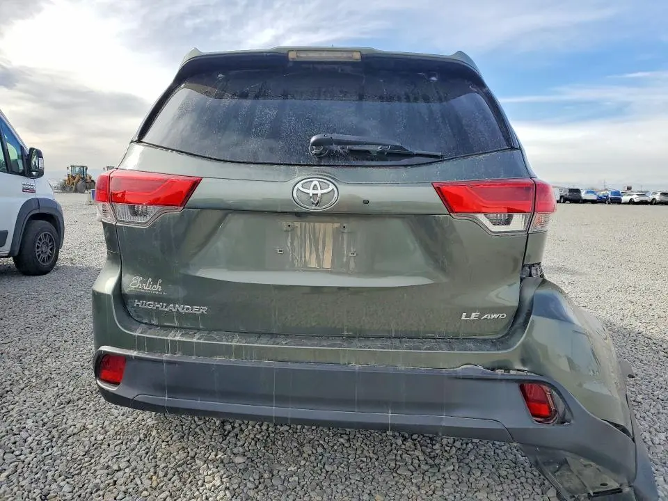 2017 TOYOTA HIGHLANDER LE  