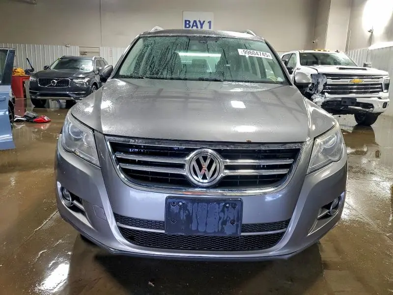 2011 VOLKSWAGEN TIGUAN S  