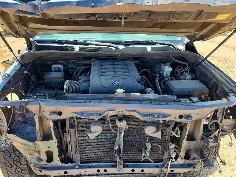 2017 TOYOTA TUNDRA CREWMAX SR5  