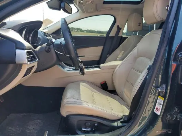 2017 JAGUAR XE PRESTIGE  