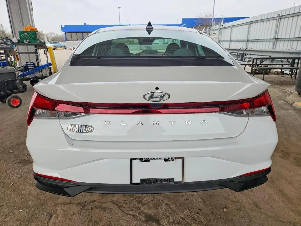 2023 HYUNDAI ELANTRA SE  