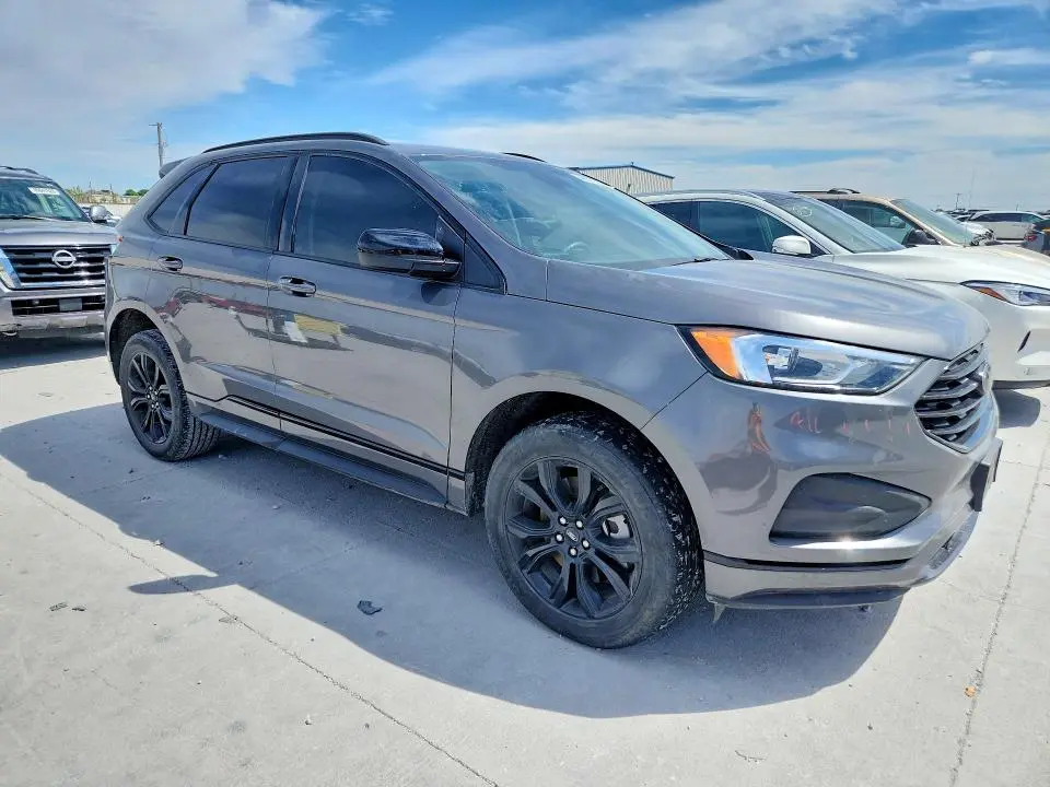 2022 FORD EDGE SE  