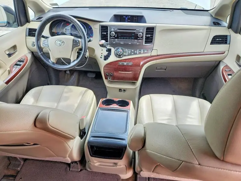 2014 TOYOTA SIENNA XLE 8-PASSENGER  