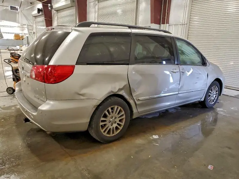 2010 TOYOTA SIENNA XLE  
