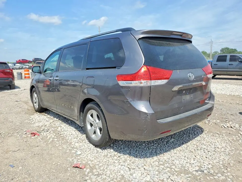 2014 TOYOTA SIENNA LE  