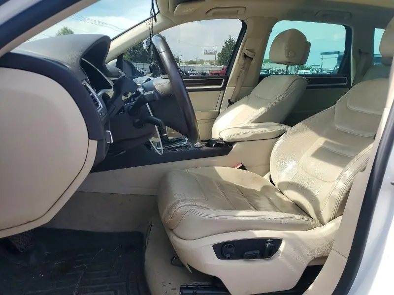 2015 VOLKSWAGEN TOUAREG V6  