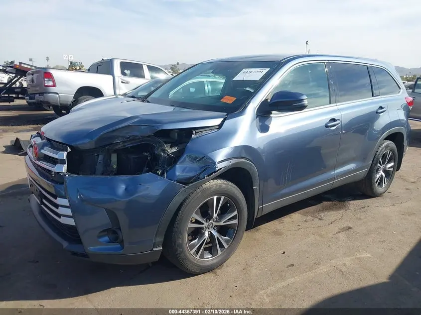 2019 TOYOTA HIGHLANDER LE