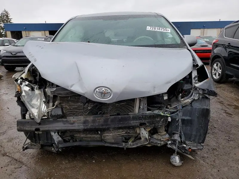 2011 TOYOTA SIENNA XLE  