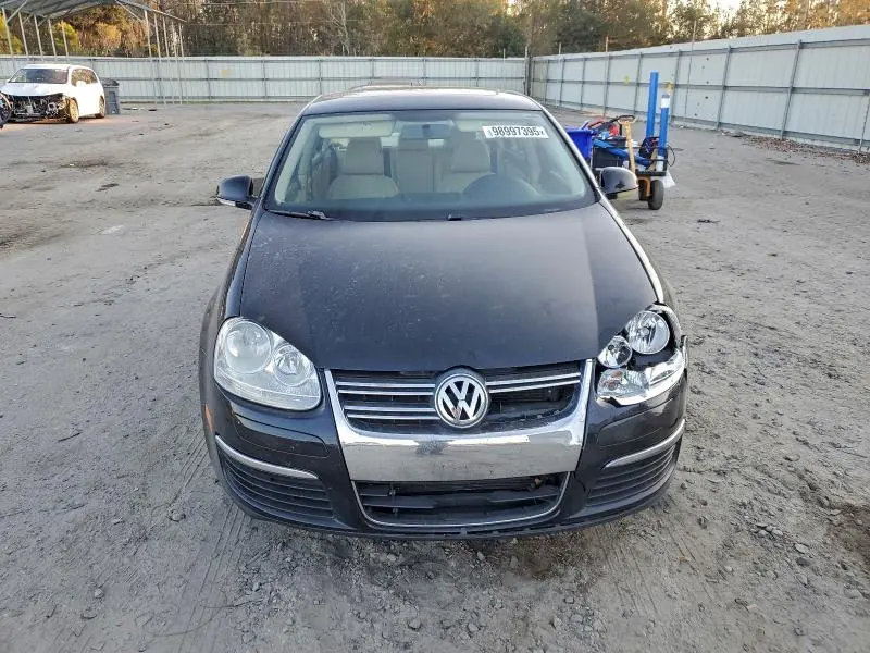 2010 VOLKSWAGEN JETTA SE  